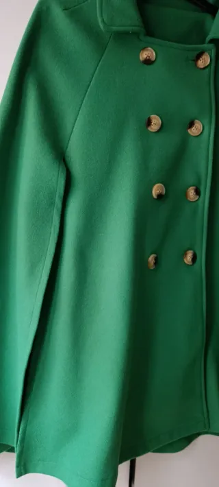 Capa verde doble botonadura