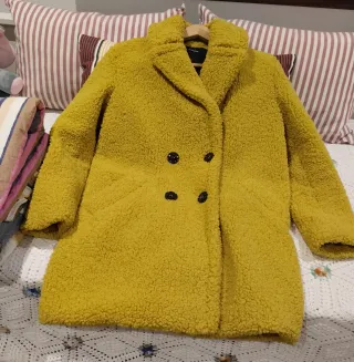 Abrigo pelo Sfera amarillo