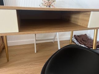 Mesa y silla de escritorio (precio no negociable)