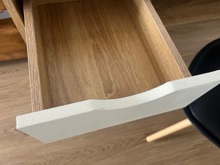 Mesa y silla de escritorio (precio no negociable)