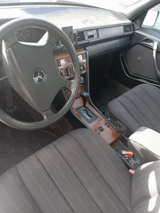 Mercedes-Benz 300D 1989