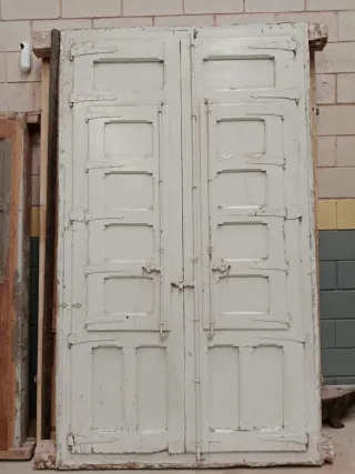 Ventanas antiguas de madera maciza