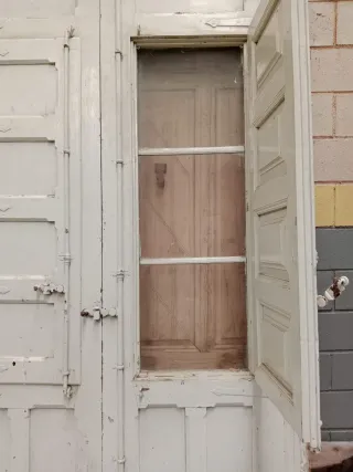 Ventanas antiguas de madera maciza