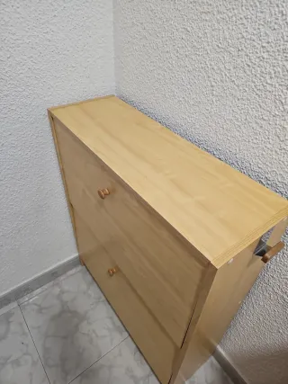 Zapatero de madera beige