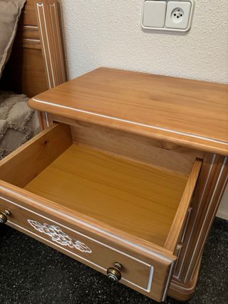 Cama 105 con Mesita de Noche