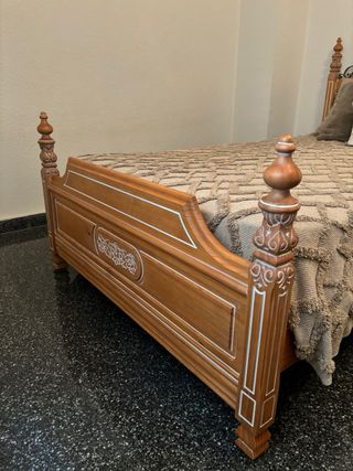 Cama 105 con Mesita de Noche