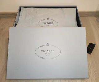 Scatola Prada Maxi celeste