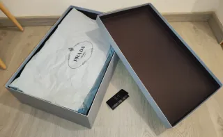 Scatola Prada Maxi celeste