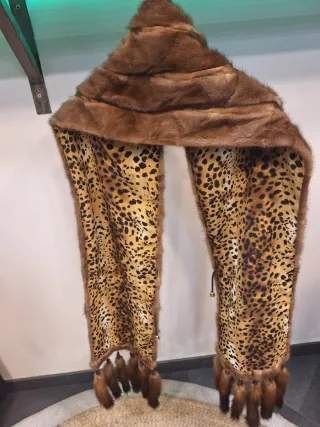 Stola in pelliccia marrone con nappe