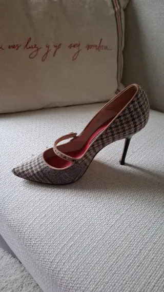 Zapatos CH tacón bajo solo venta en mano