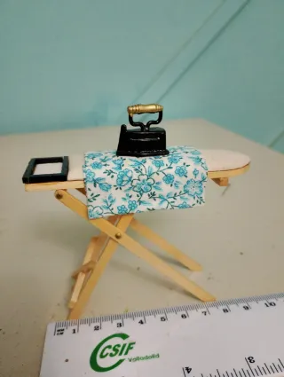 Casa de muñecas plancha y tabla