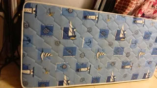 Base de cama metálica con lamas de madera