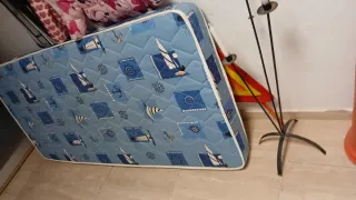 Base de cama metálica con lamas de madera