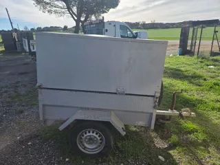 Remolque de coche gris