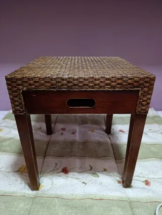 Mesa auxiliar rústica mimbre y madera