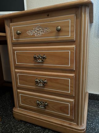 Escritorio madera + silla + estantería