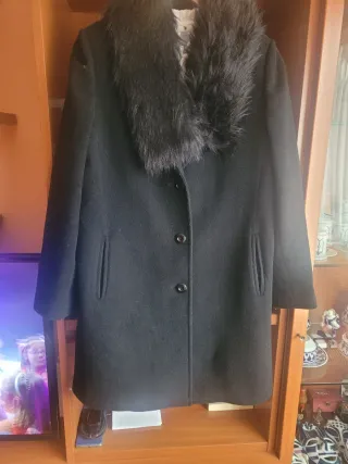 Abrigo negro clásico