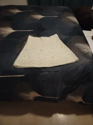 Falda de punto con perlas