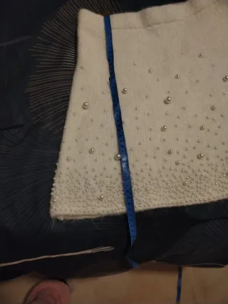 Falda de punto con perlas