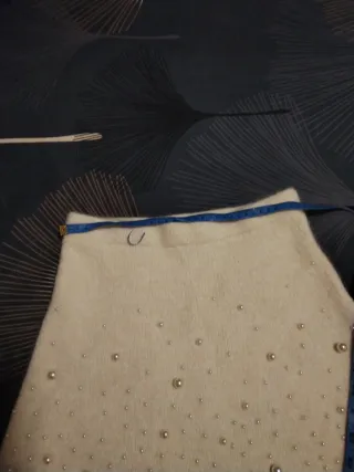 Falda de punto con perlas