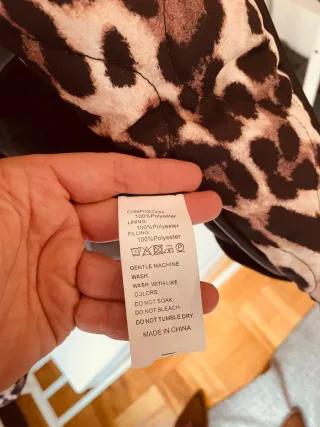 Chaqueta acolchada animal print