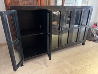 Aparador negro puertas cristal