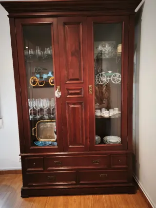 Lote de Mueble TV madera y metal, Vitrina y mesa v