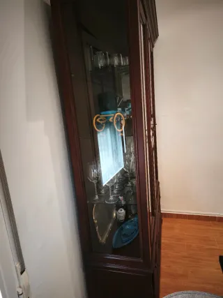 Lote de Mueble TV madera y metal, Vitrina y mesa v