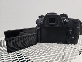 Panasonic GH5 + Objetivo 12-60 + 2 Baterías