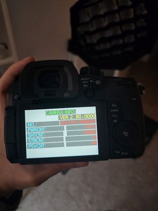 Panasonic GH5 + Objetivo 12-60 + 2 Baterías