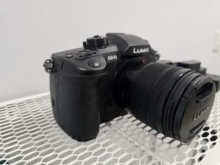 Panasonic GH5 + Objetivo 12-60 + 2 Baterías