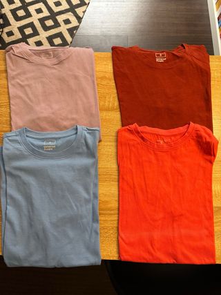 Lote 4 camisetas talla S.
