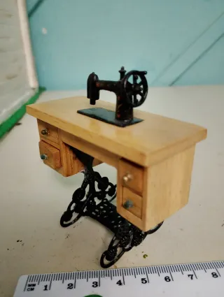 Casa de Muñecas Miniatura Máquina Coser