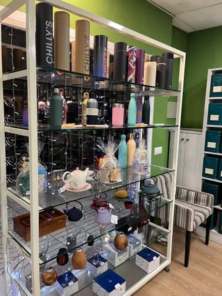 Estantería metálica 6 baldas  cristal con ruedas