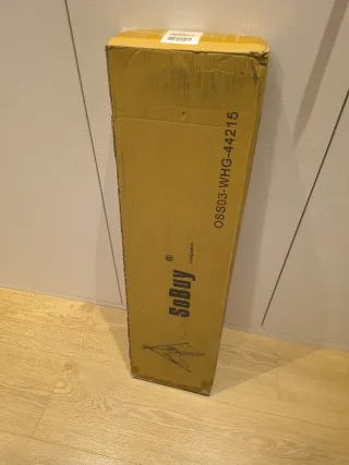 Tipi infantil de madera con alfombra