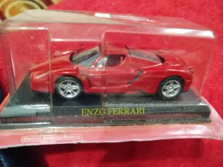 Modellino Ferrari Enzo 1:43
