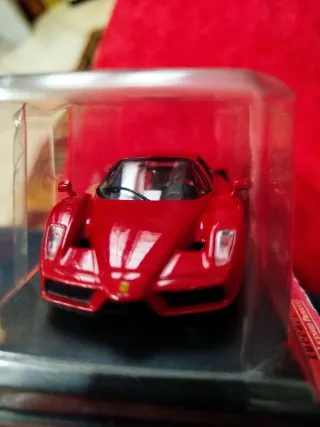 Modellino Ferrari Enzo 1:43