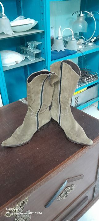 Botas femininas camurça bege/castanho tam 36