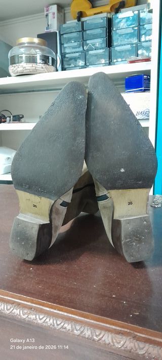 Botas femininas camurça bege/castanho tam 36