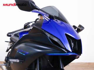 YAMAHA R7