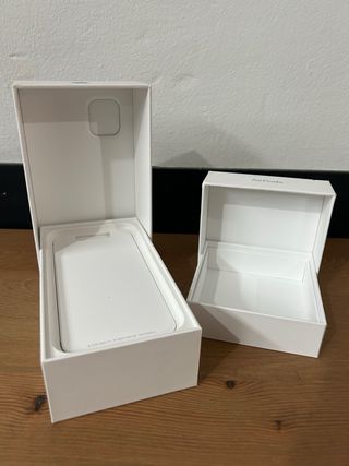 Cajas iPhone 11 y AirPods