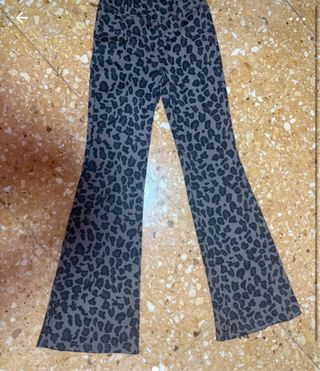 Pantalones campana leopardo