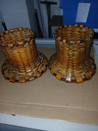 Antiche lampade in vimini marrone