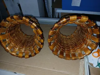 Antiche lampade in vimini marrone