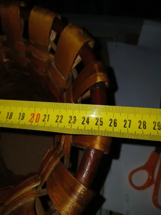 Antiche lampade in vimini marrone