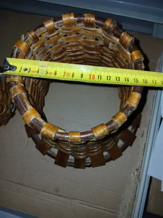 Antiche lampade in vimini marrone