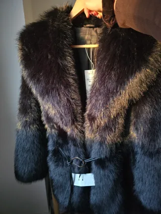 Abrigo pelo con cinturón Zara Tallas Xs y S