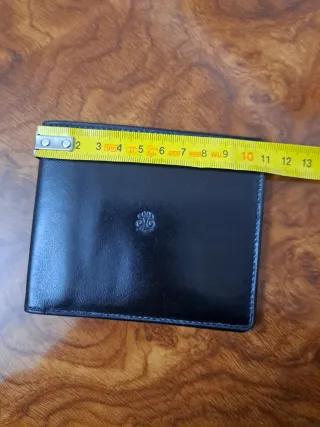 Cartera y llavero de piel negra