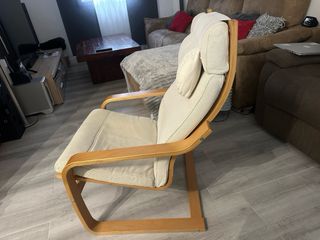 Sillón mecedora de Ikea tela y madera.
