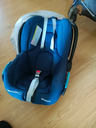 Carrito, silla de coche y capazo bebé azul